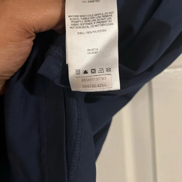 Men’s size large, navy blue, dri fit, Columbia shirt - Picture 3 of 3